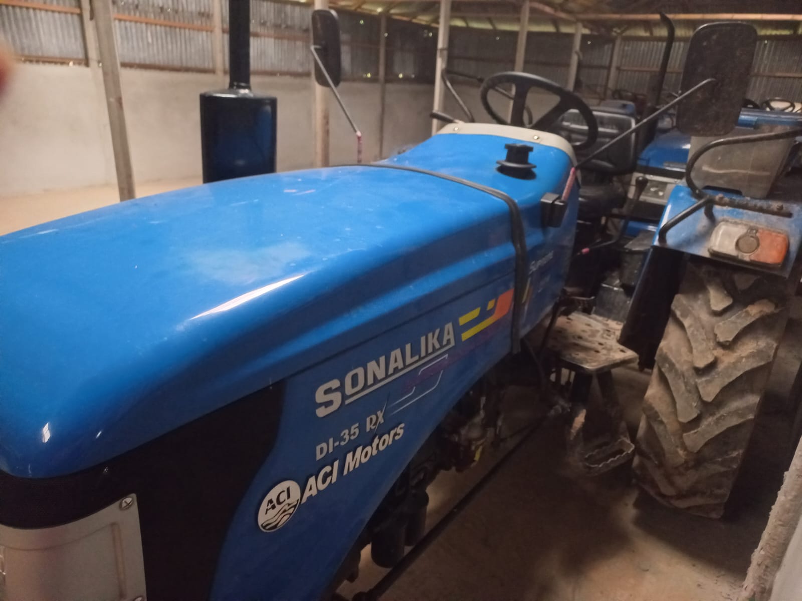Left view - Sonalika DI 35 RX H Supreme