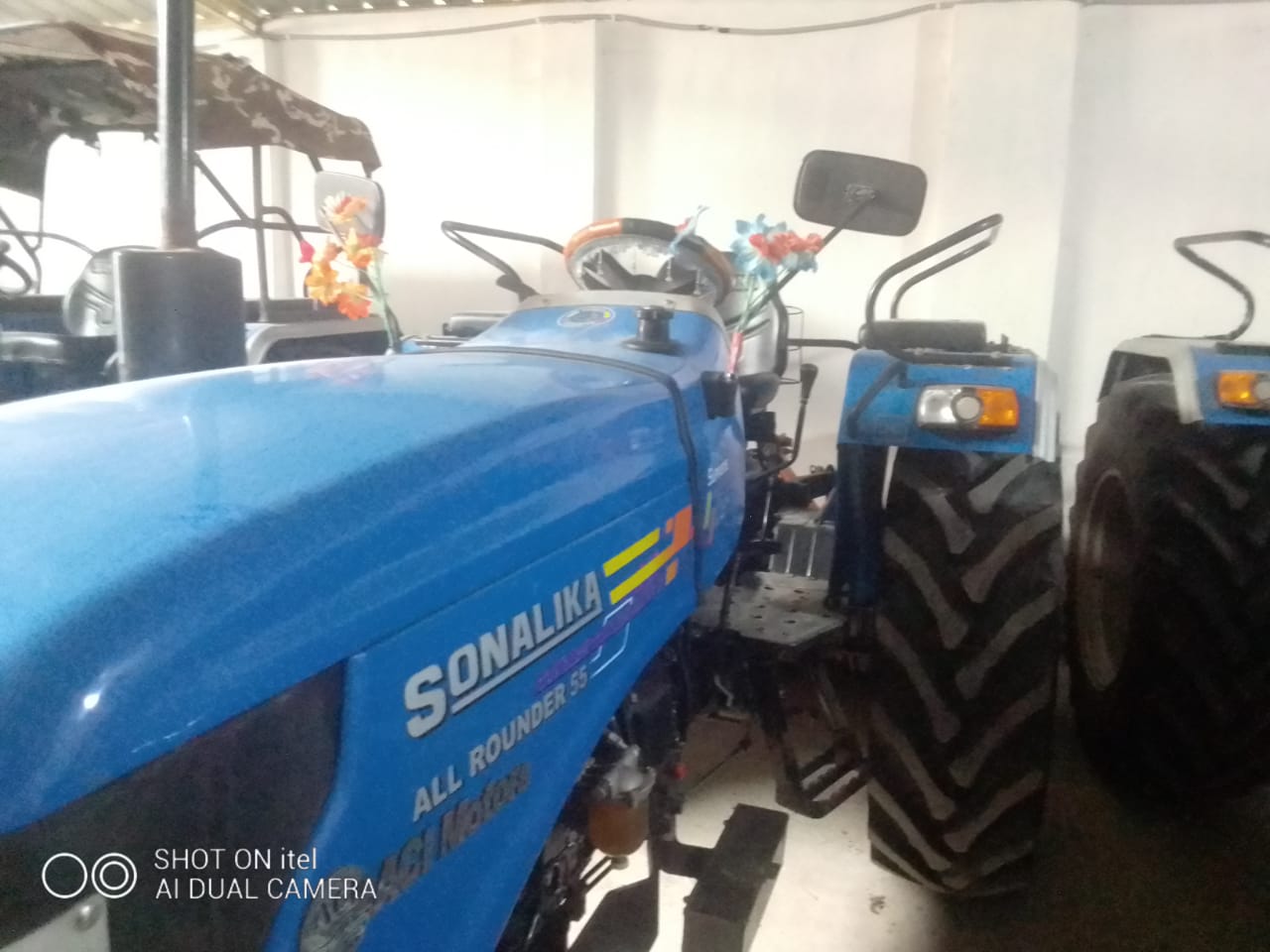 Left view - Sonalika 55 All-Rounder Supr.