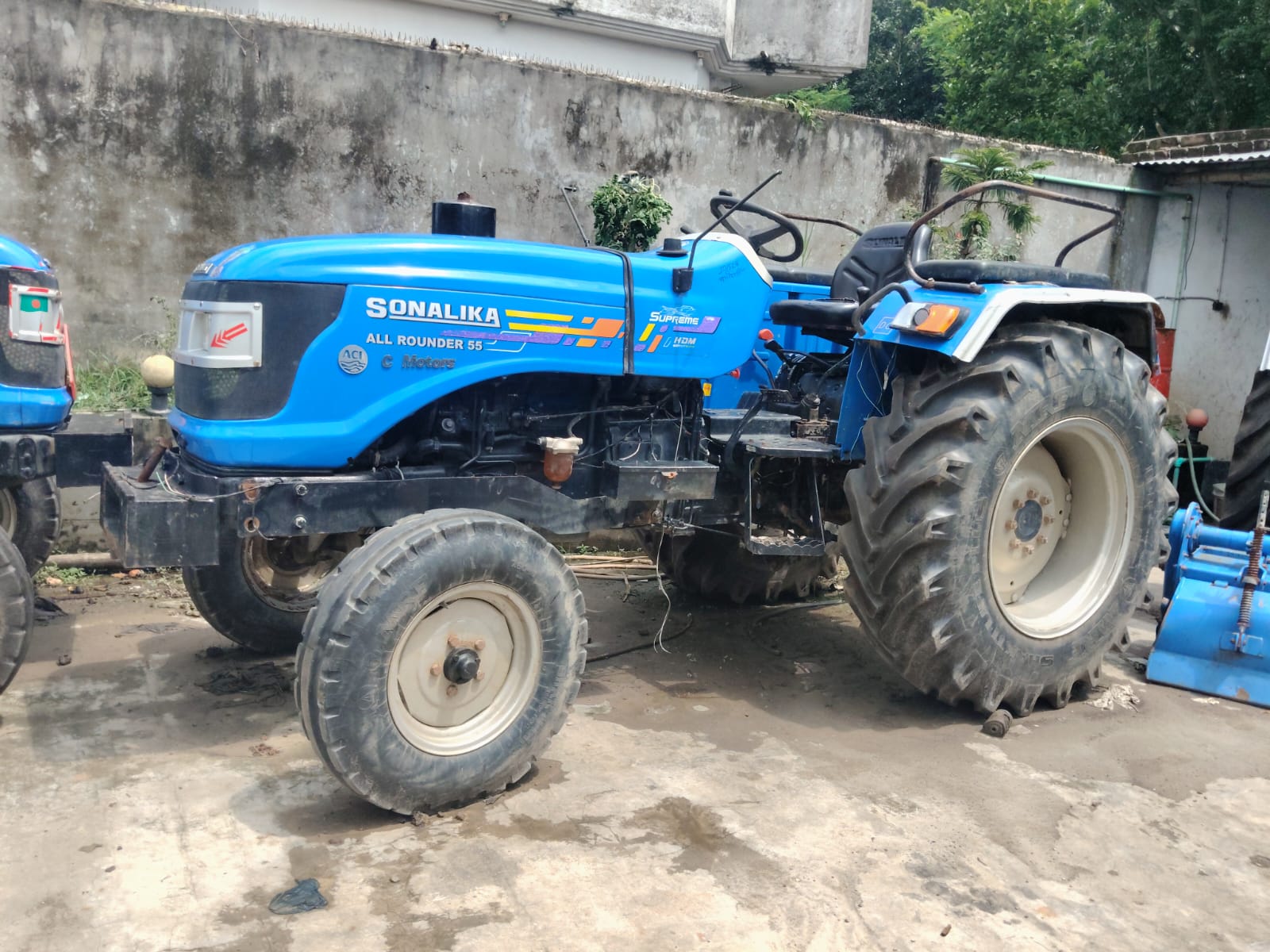Left view - Sonalika 55 All-Rounder Supr.