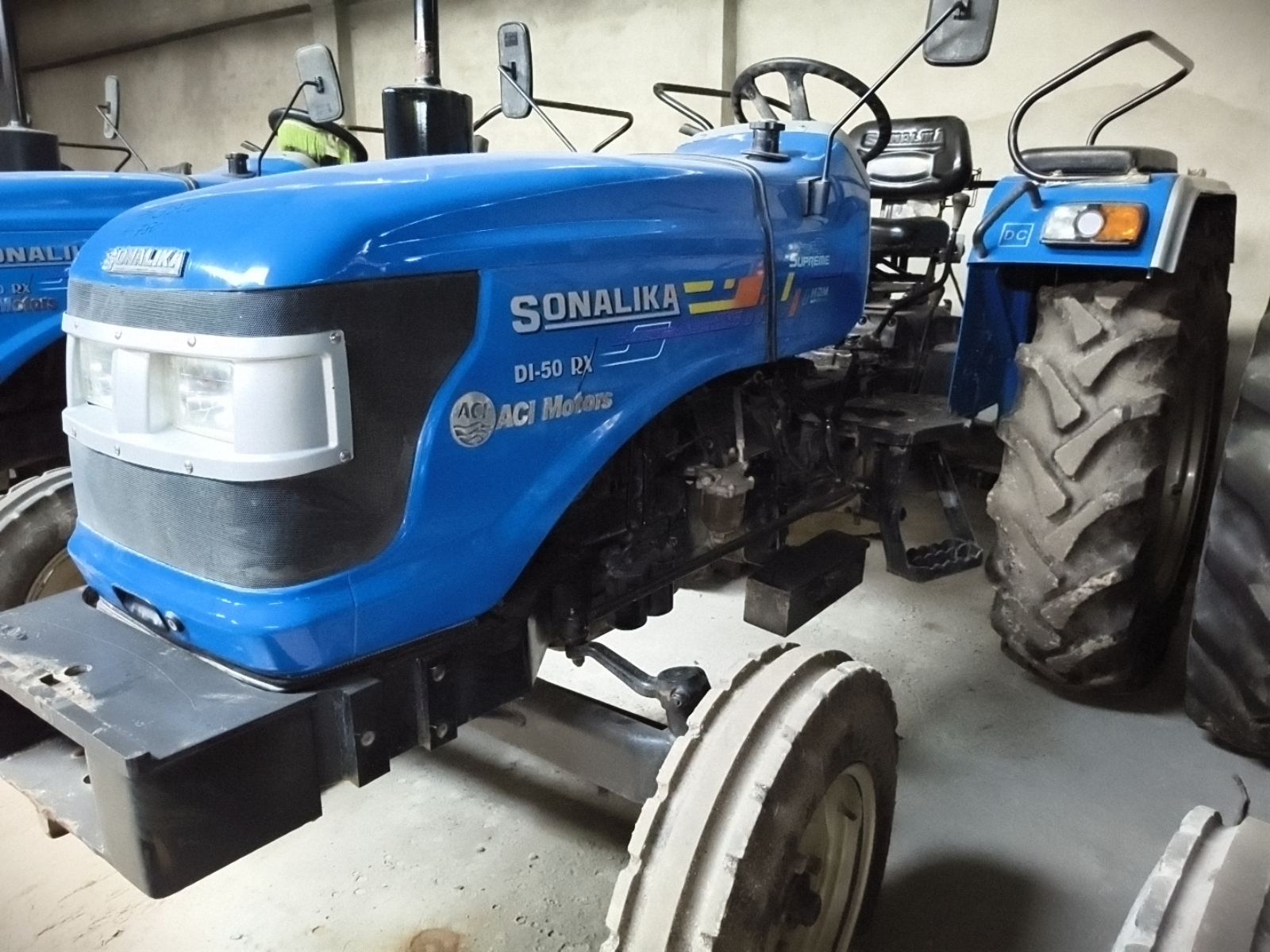 Left view - Sonalika DI-50RX  Supreme