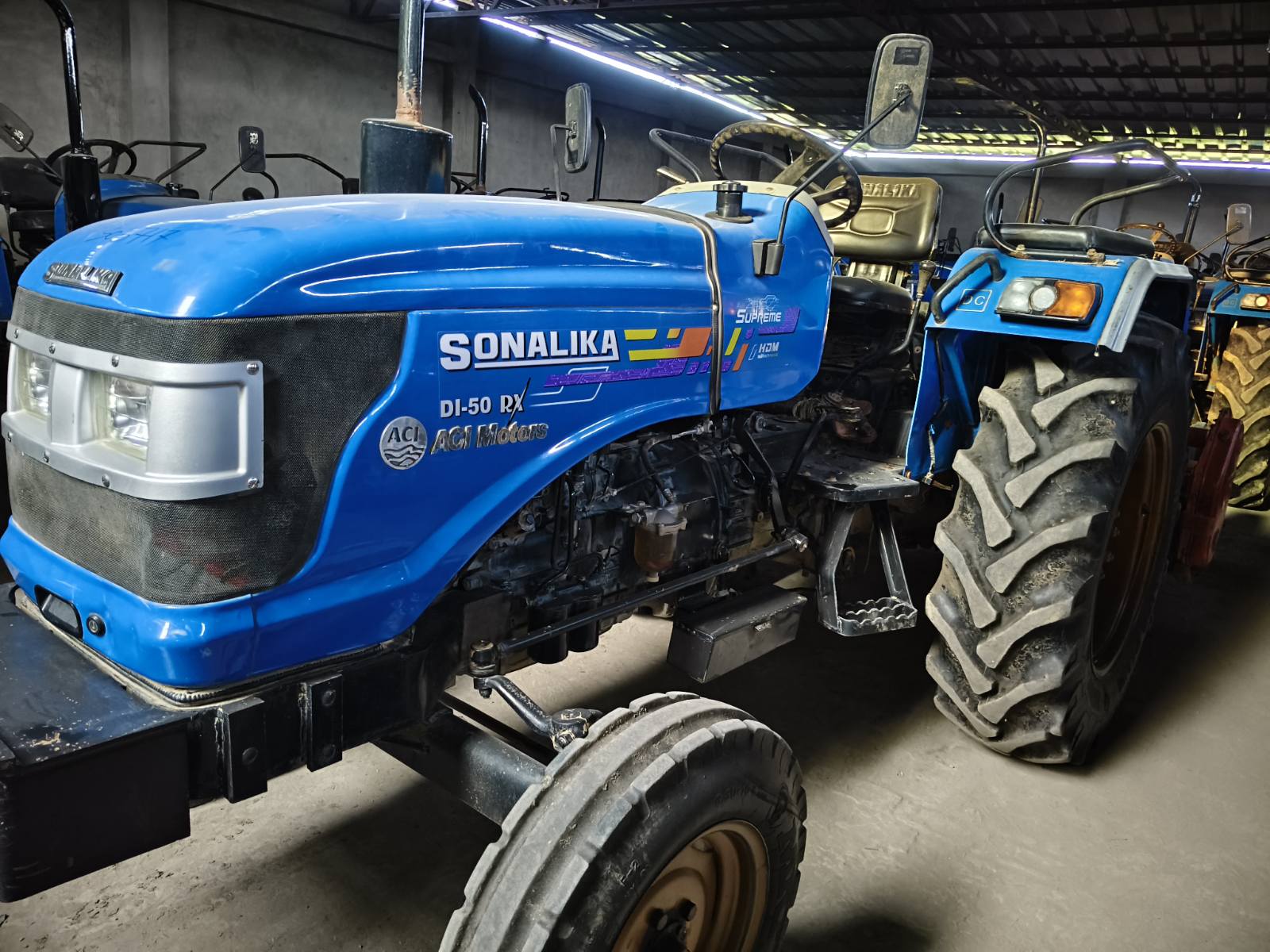 Left view - Sonalika DI-50RX  Supreme