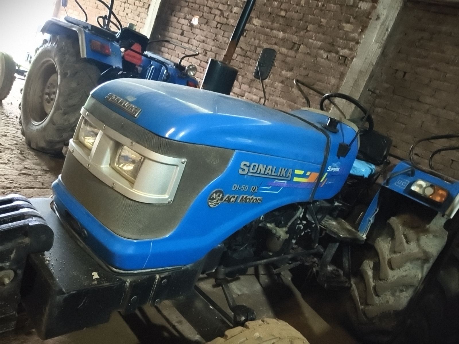 Left view - Sonalika DI-50RX  Supreme