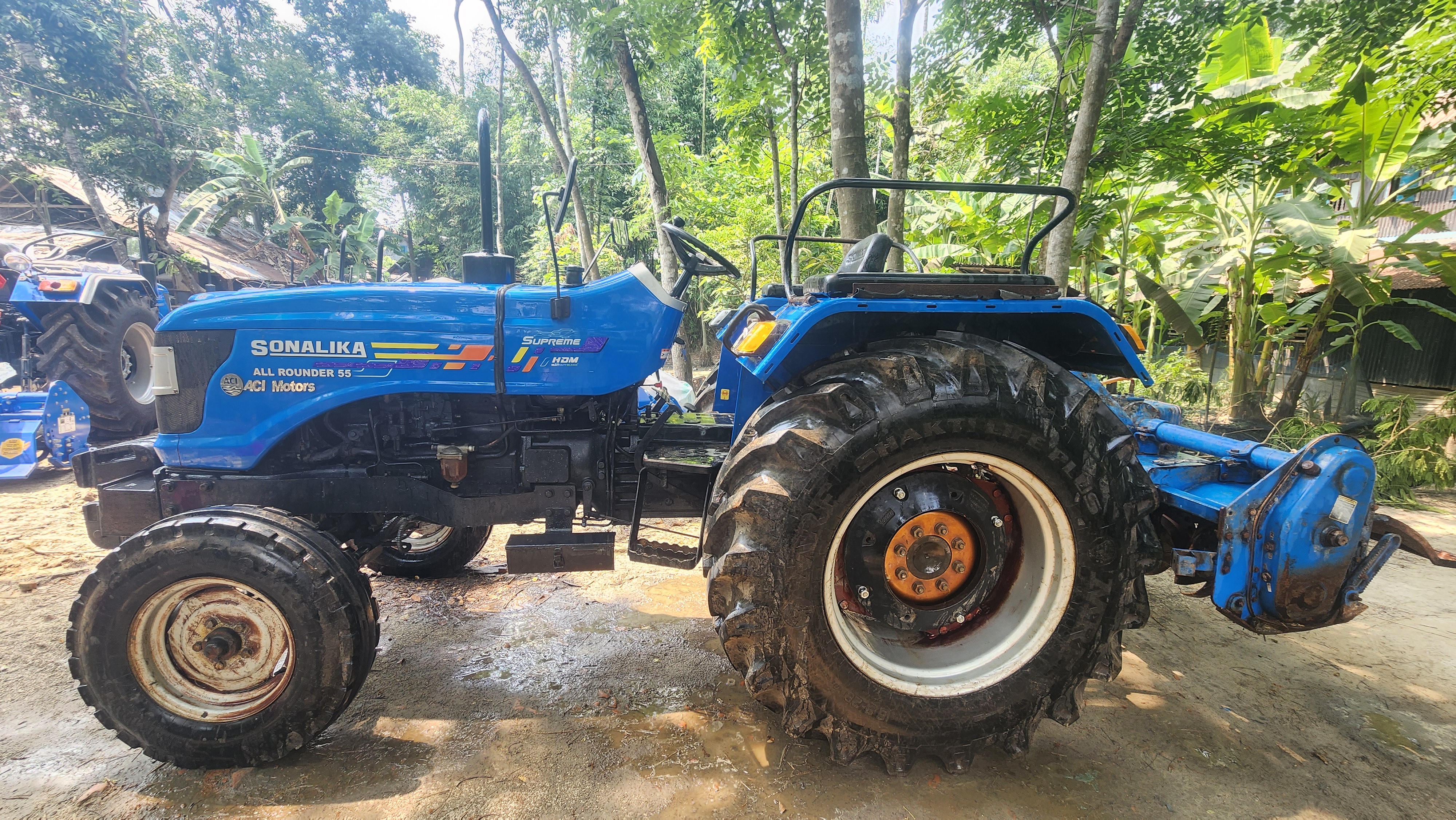 Left view - Sonalika 55 All-Rounder Supr.
