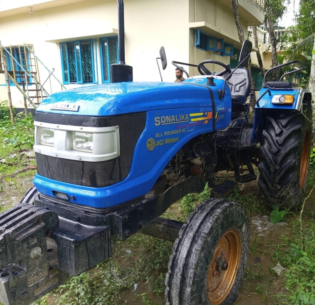 Left view - Sonalika 55 All-Rounder Supr.