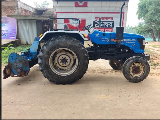 Left view - Sonalika 55 All-Rounder Supr.