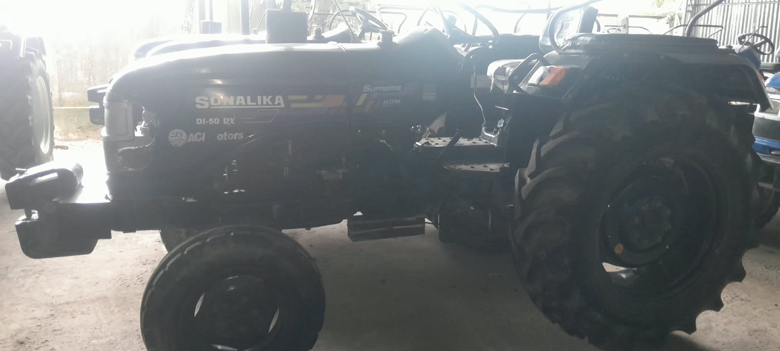Left view - Sonalika DI 50 RX P/S Sp. Edition BL