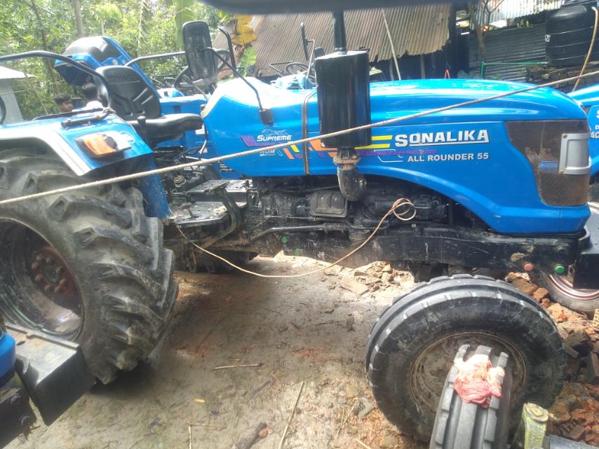 Right view - Sonalika 55 All-Rounder Supr.