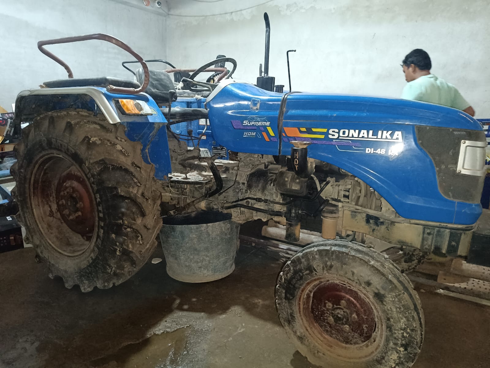 Right view - Sonalika  DI 50 RX PS Supreme