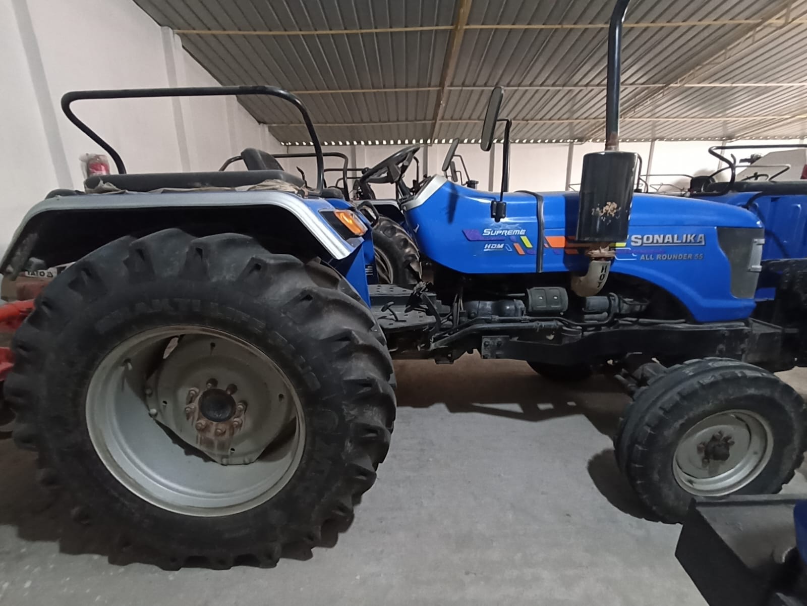 Right view - Sonalika 55 All-Rounder Supr.