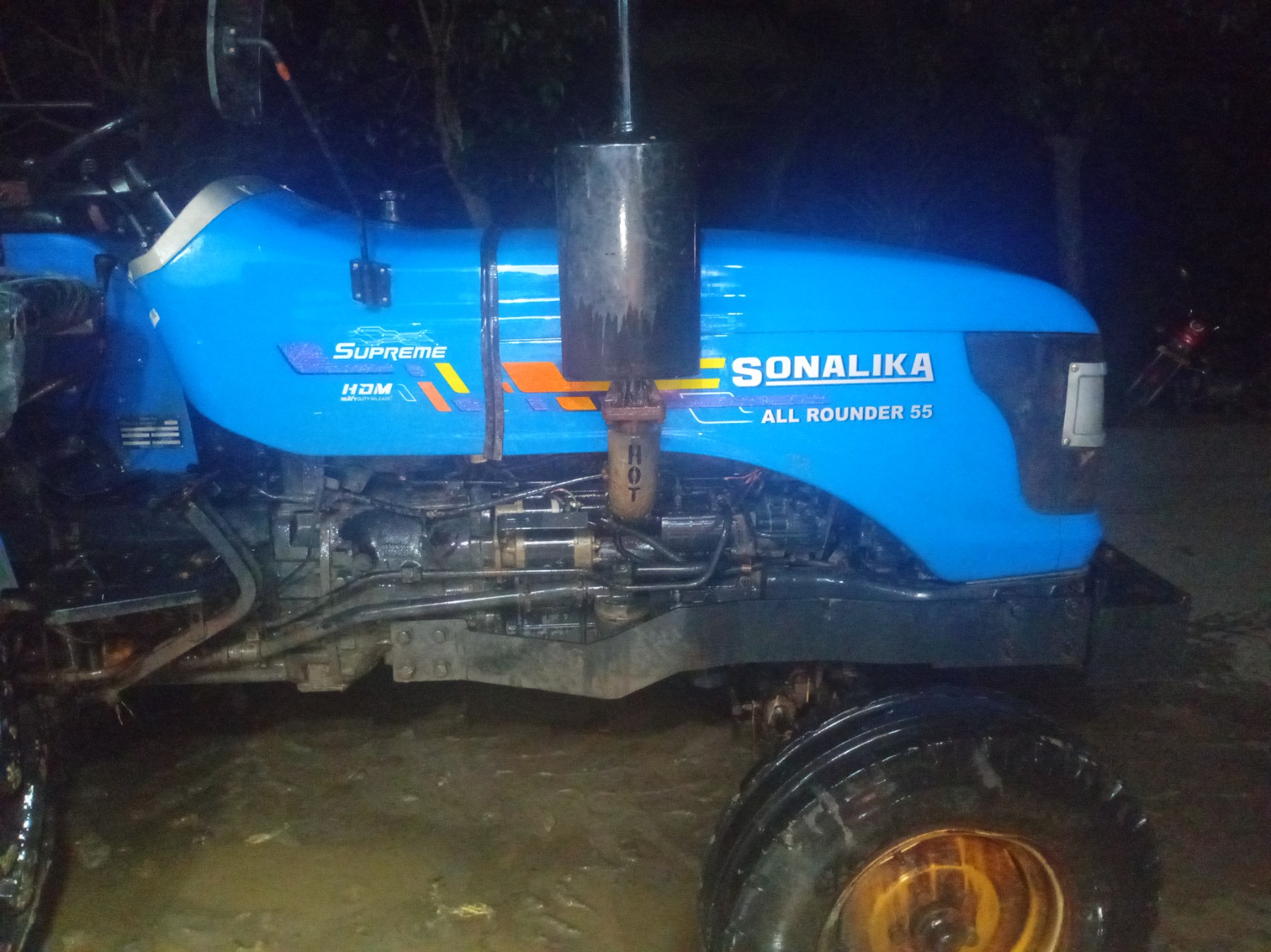 Right view - Sonalika 55 All-Rounder Supr.