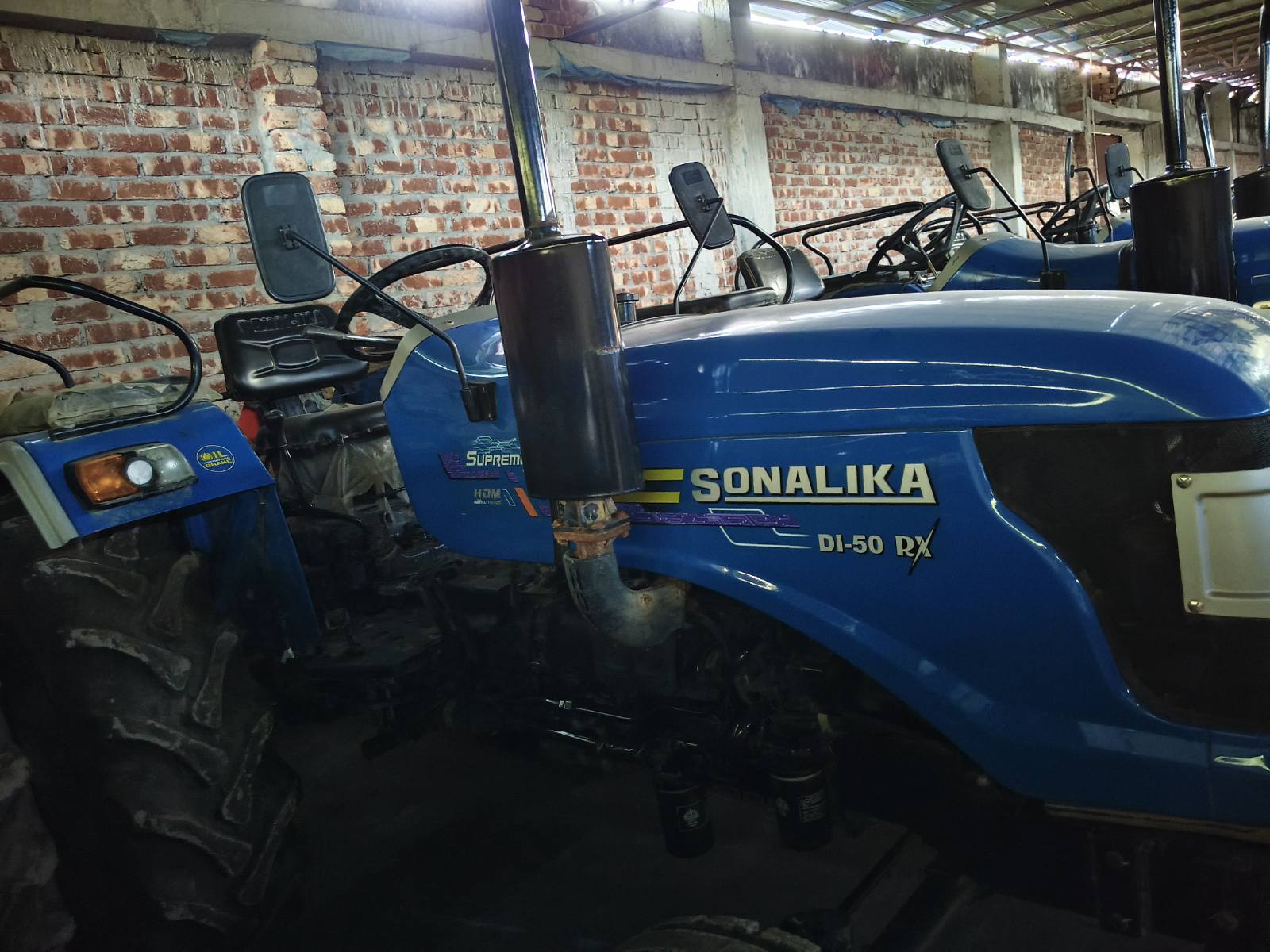 Right view - Sonalika DI-50RX  Supreme