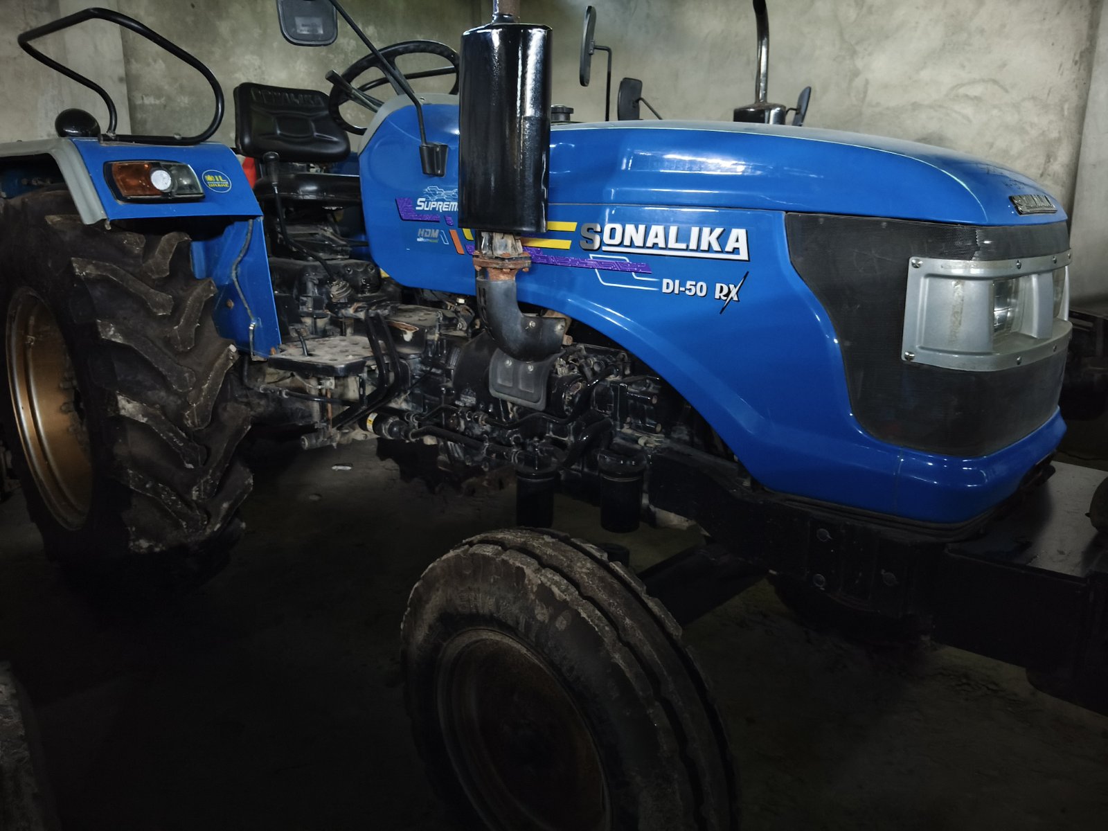 Right view - Sonalika DI-50RX  Supreme