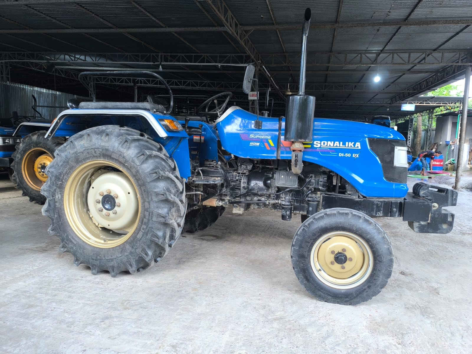 Right view - Sonalika DI-50RX  Supreme