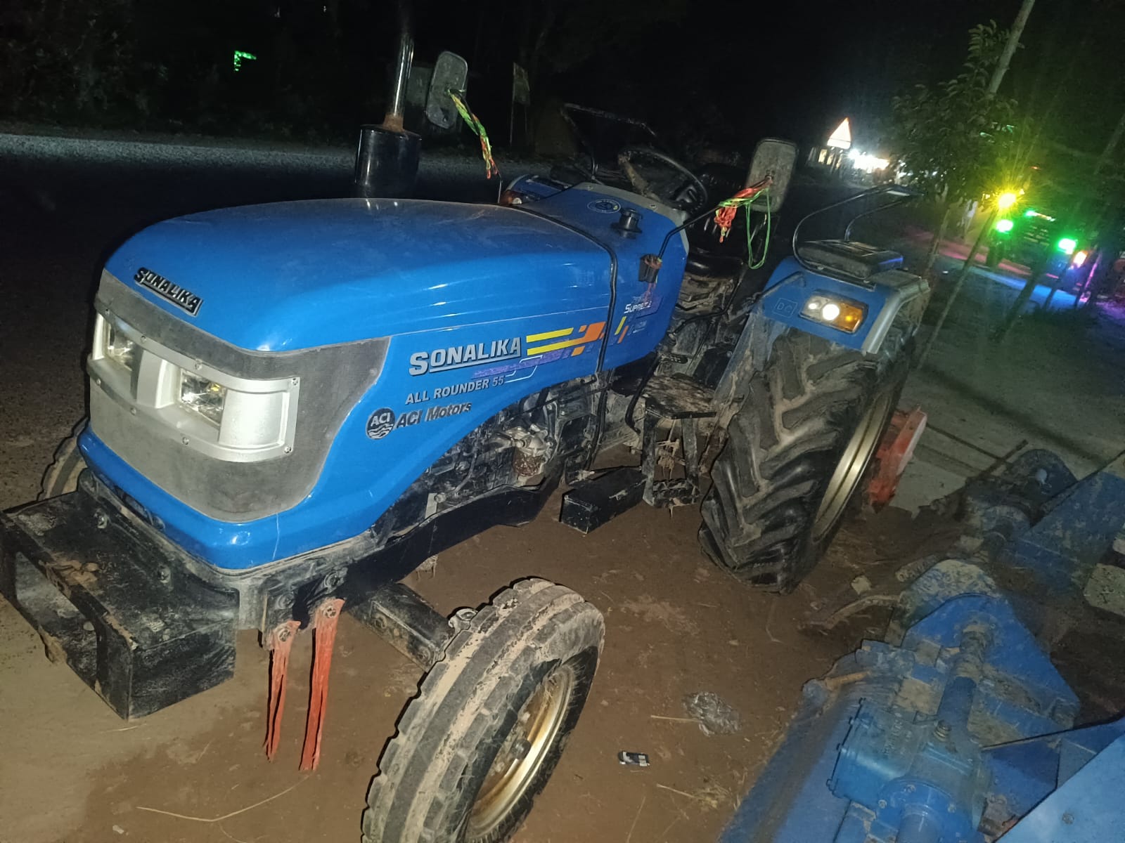 Right view - Sonalika 55 All-Rounder Supr.
